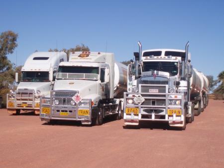 trois camion de train
